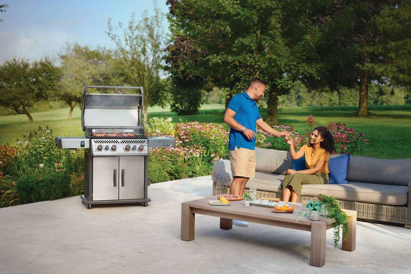 Patio Elegance Gas Grill Rogue PRO‑S 525 RSIB with Infrared Side and Rear Burners